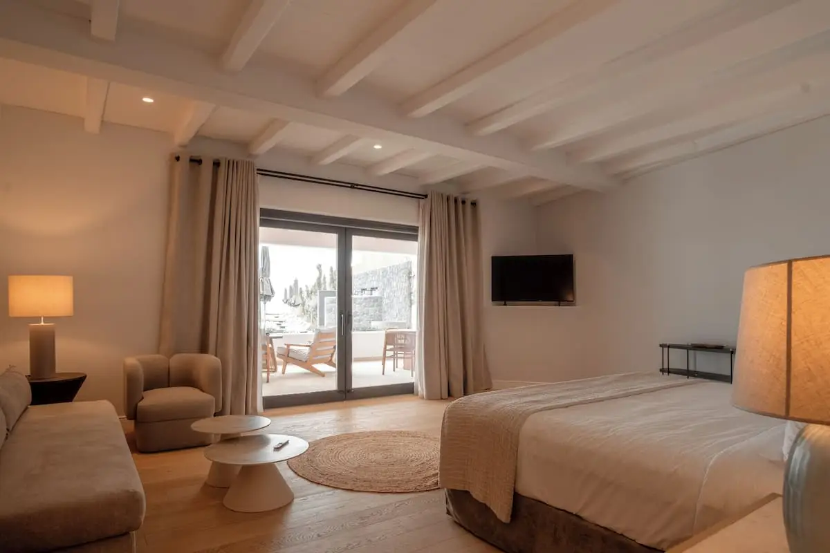Master Pool-Front Suite